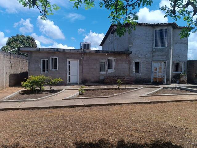 ¡VENDIDO! Town House con Anexo. Sector El Bosque. Anaco. Ref: 1567