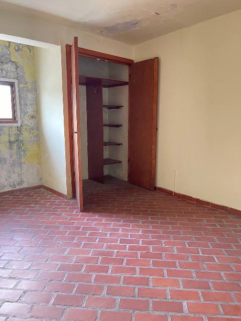 Edificio con Locales y Apartamentos. Calle Colon. Anaco. Ref.: 1420 - Image 5