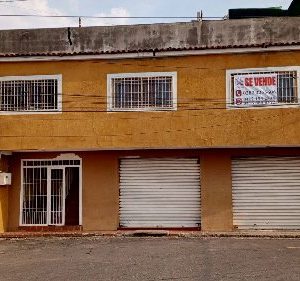 Edificio con Locales y Apartamentos. Calle Colon. Anaco. Ref.: 1420