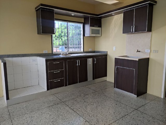 Apartamento en calle Orinoco con Av. Mérida. Anaco. Ref: 1336 - Image 2