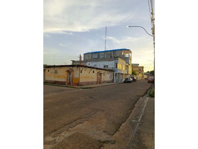 ¡VENDIDO! Local en Construcción calle 12 de Octubre con calle Guárico. Anaco. Ref: 1548
