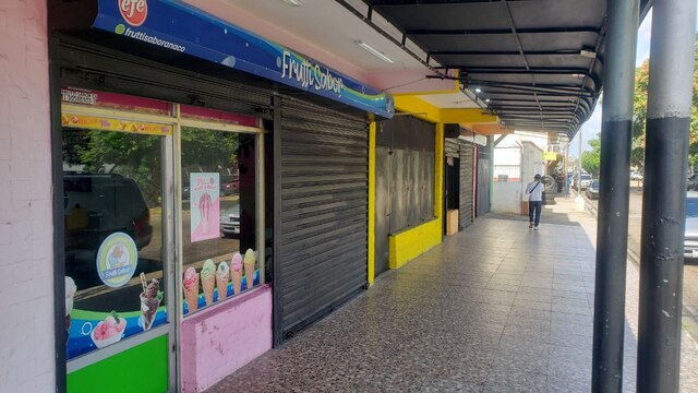 Local en Av. Mérida entre calle Úrpin y Democracia. Anaco. Ref: 1602