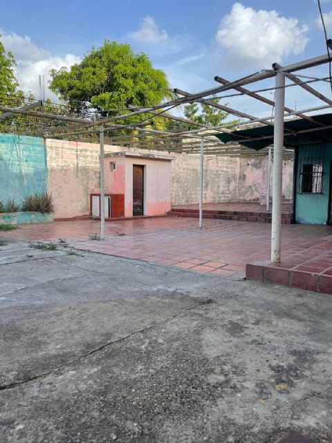 Edificio con Locales y Apartamentos. Calle Colon. Anaco. Ref.: 1420 - Image 6