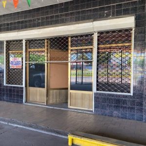 Local Comercial en Av. José Antonio Anzoátegui. Frente a Más por Menos. Anaco.Ref: 1572