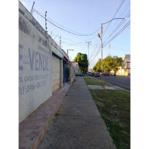 Casa con 2 Locales Comerciales en Av. Portuguesa con calle Baralt. Anaco. Ref: 1491