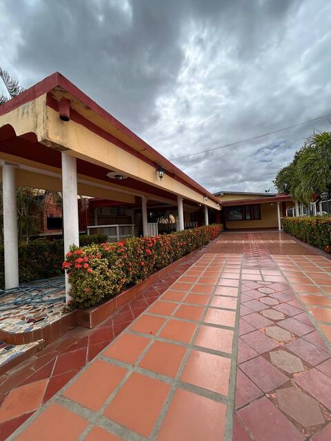 Patio con Galpón y Casa en Av. Miranda. Anaco. Ref: 1633 - Image 15