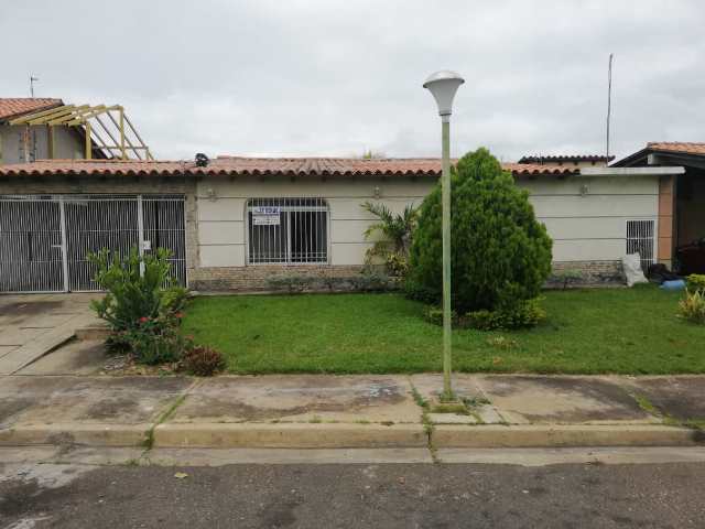 ¡Alquilada¡ Casa en Tinajas Country Club. Anaco. Ref: 1210