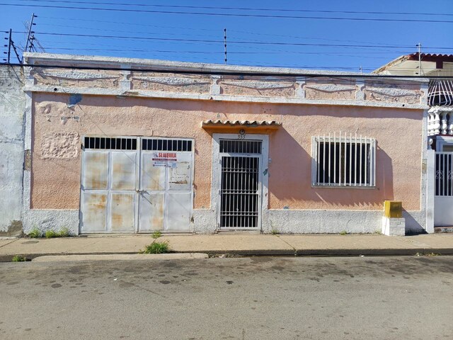 ¡ALQUILADA! Casa en Calle Colon Cruce con calle Sucre. Anaco. Ref: 1569