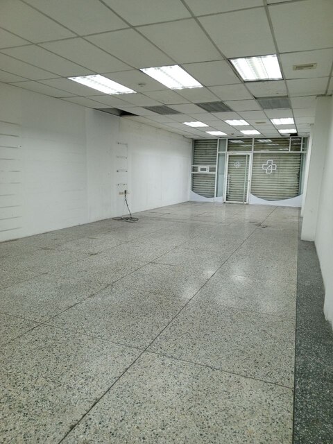 Local Comercial en Av. Miranda casi al lado de Farmatodo. Anaco. Ref: 1607