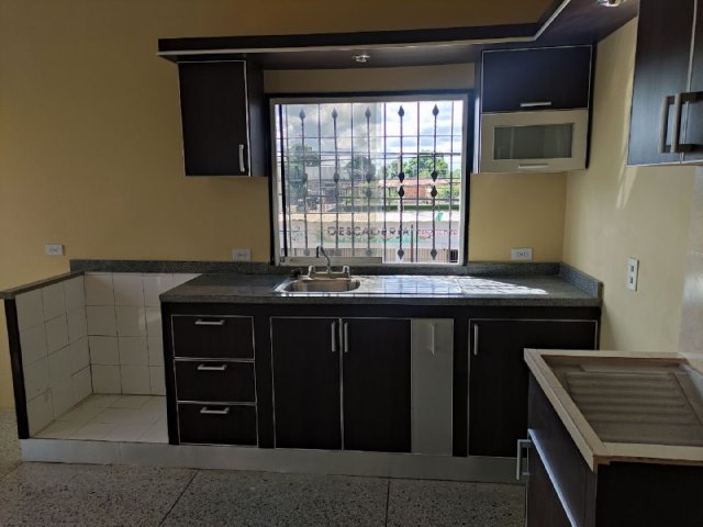 Apartamento en calle Orinoco con Av. Mérida. Anaco. Ref: 1336 - Image 9