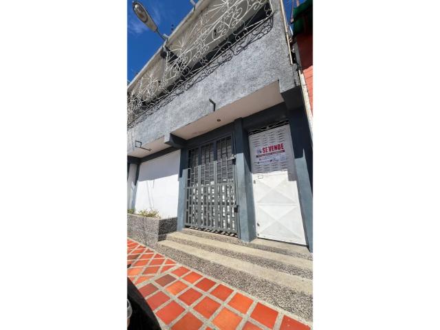 Apto. con Local en calle Arismendi entre calle Sucre y Av. Bolívar. Anaco Ref: 1487