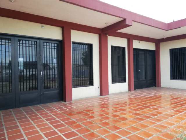 ¡ALQUILADO! Local en alquiler en Av. Los Pilones. Anaco. Ref: 952