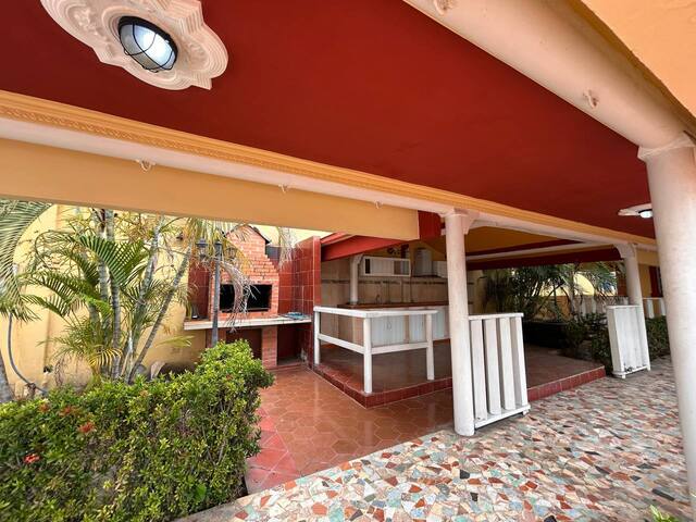 Patio con Galpón y Casa en Av. Miranda. Anaco. Ref: 1633