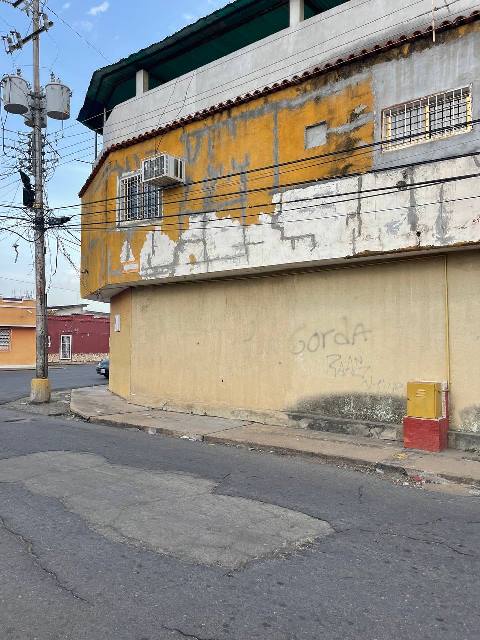 Edificio con Locales y Apartamentos. Calle Colon. Anaco. Ref.: 1420 - Image 11