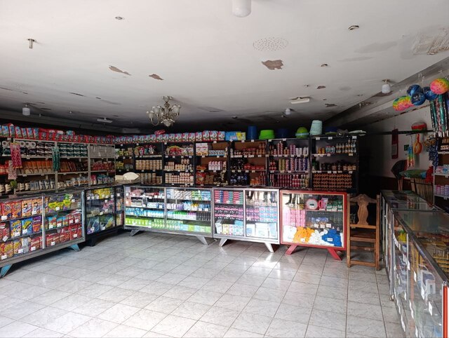 Local en Av. Portuguesa entre calle Urdaneta y Urpín. Ref 1638 - Image 4
