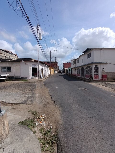 Local Comercial, callejón Vargas cruce con calle Negro Primero. Anaco. Ref: 1641 - Image 2
