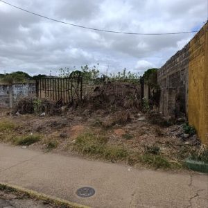 Terreno en Av. Miranda frente al Terminal de Pasajeros. Anaco. Ref: 1642
