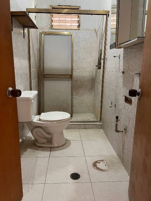Edificio con Locales y Apartamentos. Calle Colon. Anaco. Ref.: 1420 - Image 12