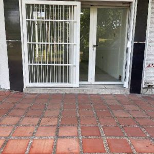 ¡ Alquilado! Local en Av. Mérida frente a la Plaza Bolívar. Anaco. Ref: 1474