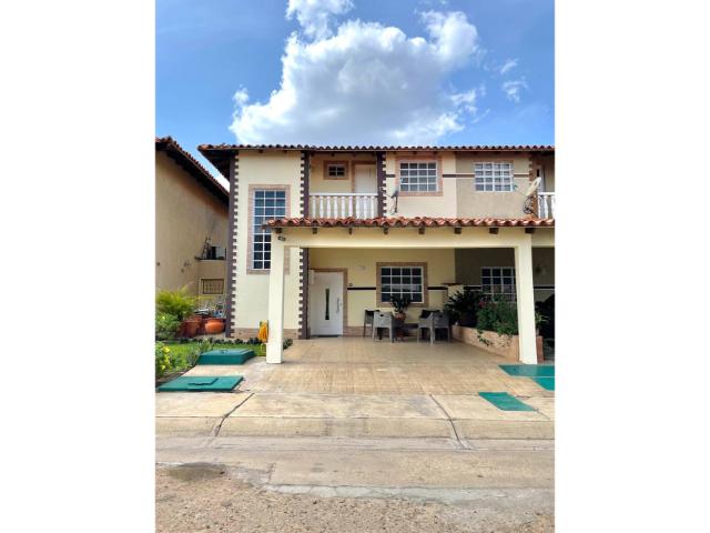 ¡ALQUILADO! Town House en Conjunto Residencial Los Naranjos. Anaco. Ref: 1525