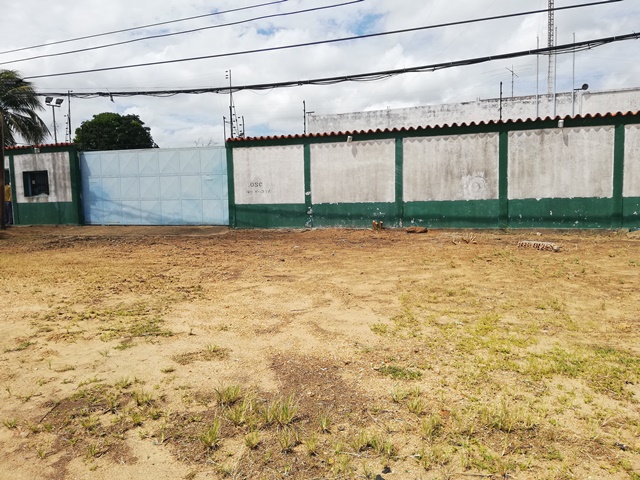 ¡VENDIDO! Patio con Oficinas, Galpón y Casa. Anaco. Ref: 1196