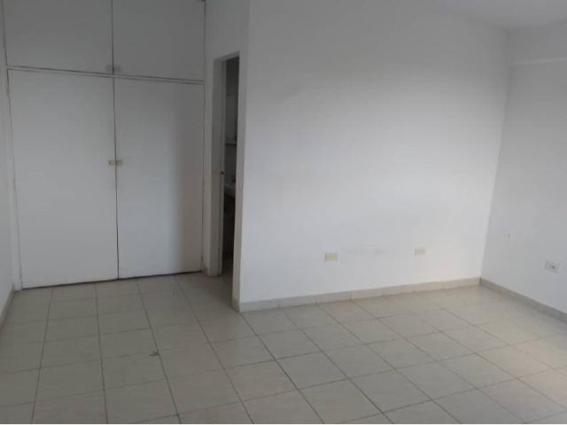 Apartamento N° 16 en El Edhen. Av. Miranda diagonal a Serconan. Ref: 1497 - Image 6