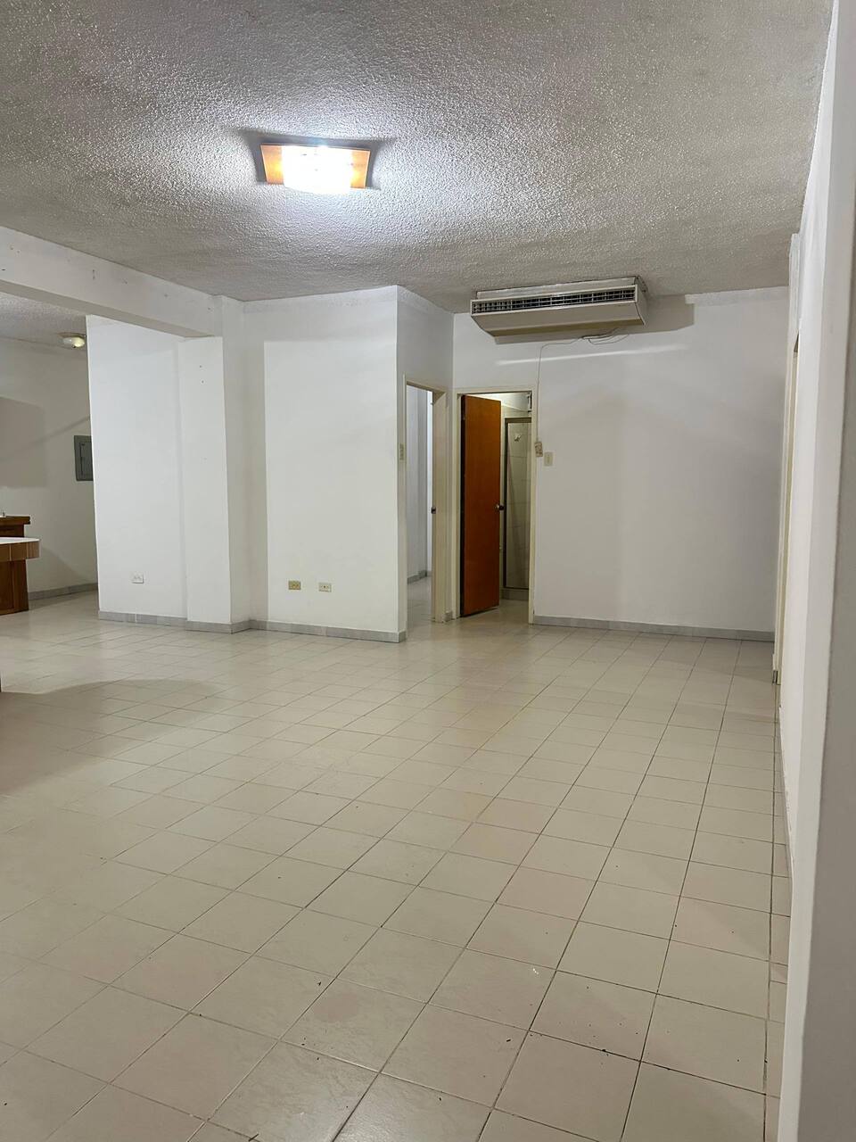 ¡ALQUILADO! Apartamento en calle Las Industrias. Res. Doña Ana. Anaco. Ref: 1612