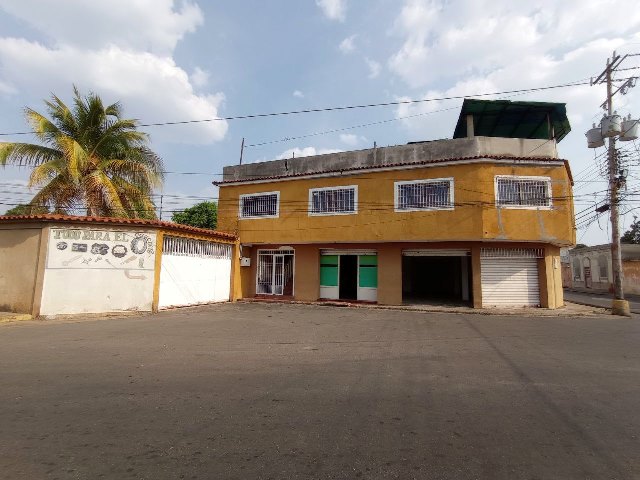 Edificio con Locales y Apartamentos. Calle Colon. Anaco. Ref.: 1420 - Image 32