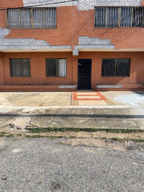 Apartamento en Prados del Este. Anaco. Ref: 1457