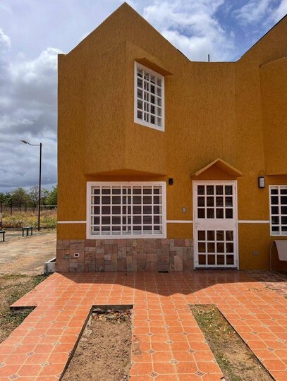 Town House en Urb. Laguna Park. Anaco. Ref: 1609