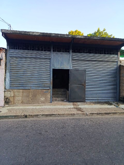 ¡Vendido! Local Comercial con Apartamento en obra gris. Calle 19 de Abril. Ref: 1456