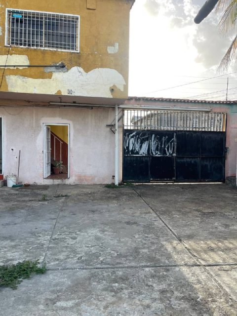 Edificio con Locales y Apartamentos. Calle Colon. Anaco. Ref.: 1420 - Image 34
