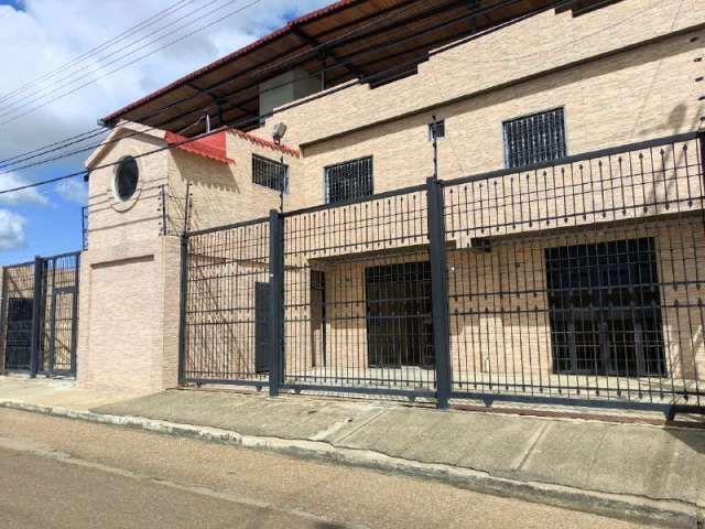 ¡ALQUILADO! Local en calle Orinoco con Av. Mérida. Anaco. Ref: 1334