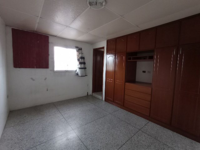 Edificio en calle 23 de Enero, a pocos metros del Hospital. Anaco. Ref: 1439 - Image 15