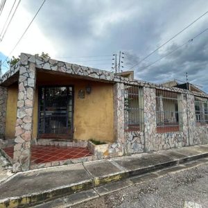 Casa en Urb. Canta Claro. Vía HP. Anaco. Ref: 1590