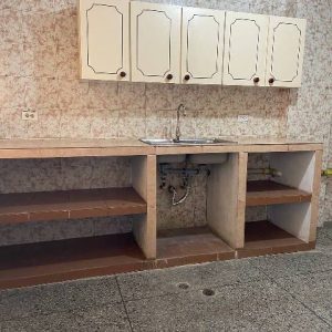 ¡ALQUILADO! Apartamento en Av. Miranda arriba de Farmacia Don Chucho. Anaco. Ref: 1390