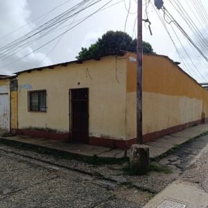 ¡ VENDIDA! Casa en calle Monagas con Pichincha. Anaco. Ref: 1435