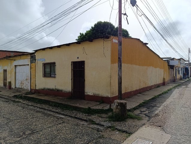 ¡ VENDIDA! Casa en calle Monagas con Pichincha. Anaco. Ref: 1435