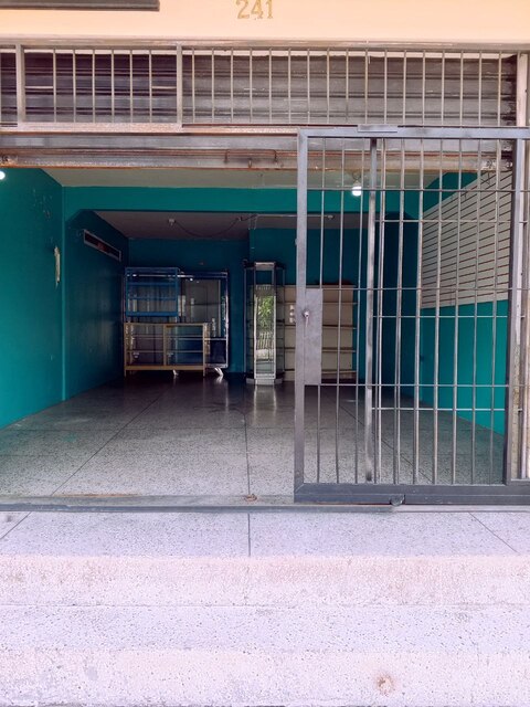 Local Comercial en calle Cajigal con Av. Portuguesa. Anaco. Ref: 1488