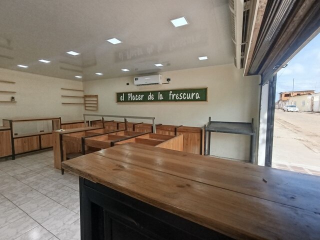 Local Comercial, callejón Vargas cruce con calle Negro Primero. Anaco. Ref: 1641 - Image 11