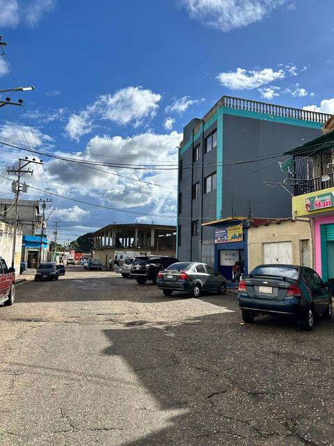 ¡ALQUILADO! Apartamento en calle Arismendi con Av. Bolívar. Anaco. Ref: 1598 - Image 2