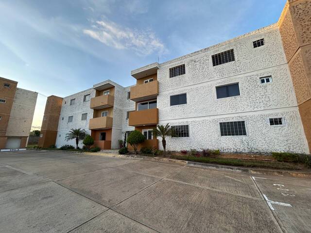¡VENDIDO! Apartamento en Conjunto Residencial Parque Jardín. Anaco. Ref: 1595 - Image 2