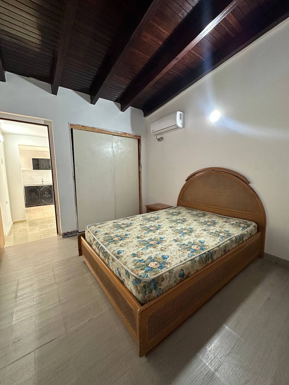 ¡ALQUILADO! Apartamento en Urb. Tinajas Viejas. Anaco. Ref: 1600 - Image 2