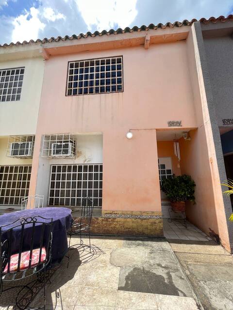 Town House en Urb. Agua Clara. Anaco. Ref: 1565