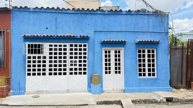 Casa en calle Arismendi entre calle Sucre y Av. Bolívar. Anaco. Ref: 1625