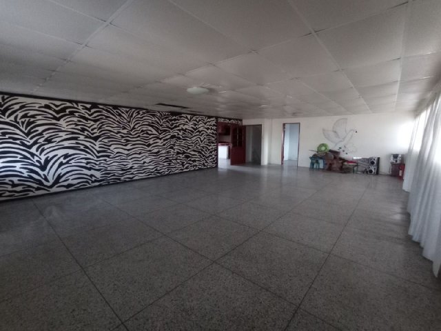 Edificio en calle 23 de Enero, a pocos metros del Hospital. Anaco. Ref: 1439 - Image 18