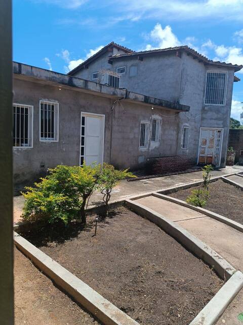 ¡VENDIDO! Town House con Anexo. Sector El Bosque. Anaco. Ref: 1567 - Image 2