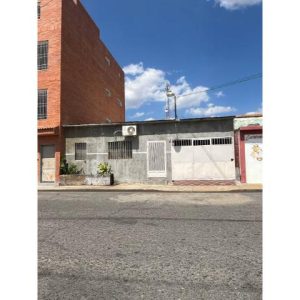 ¡Vendida! Casa en calle Falcón cruce con calle Democracia. Anaco. Ref: 1530
