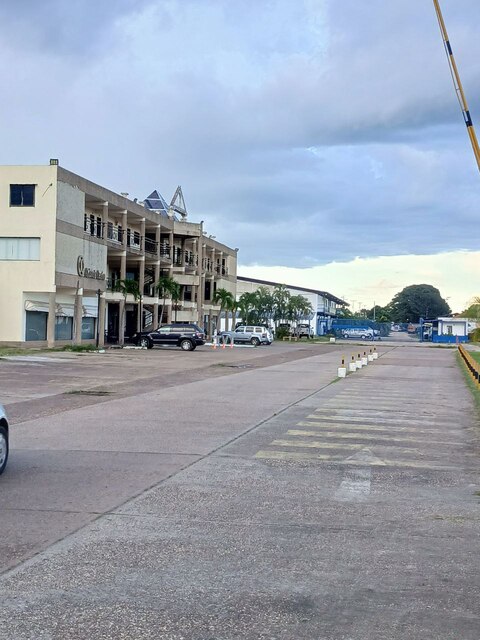 ¡ALQUILADO! Apartamento en Centro Comercial Crisons Center. Anaco. Ref: 1563 - Image 2
