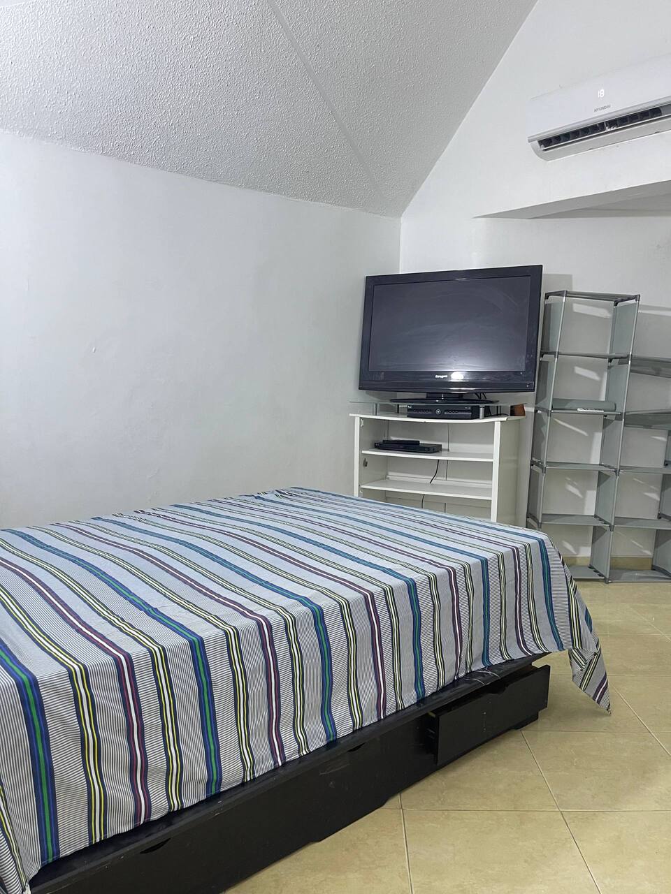 ¡VENDIDO! Town House en Laguna Park. Anaco. Ref: 1577 - Image 2
